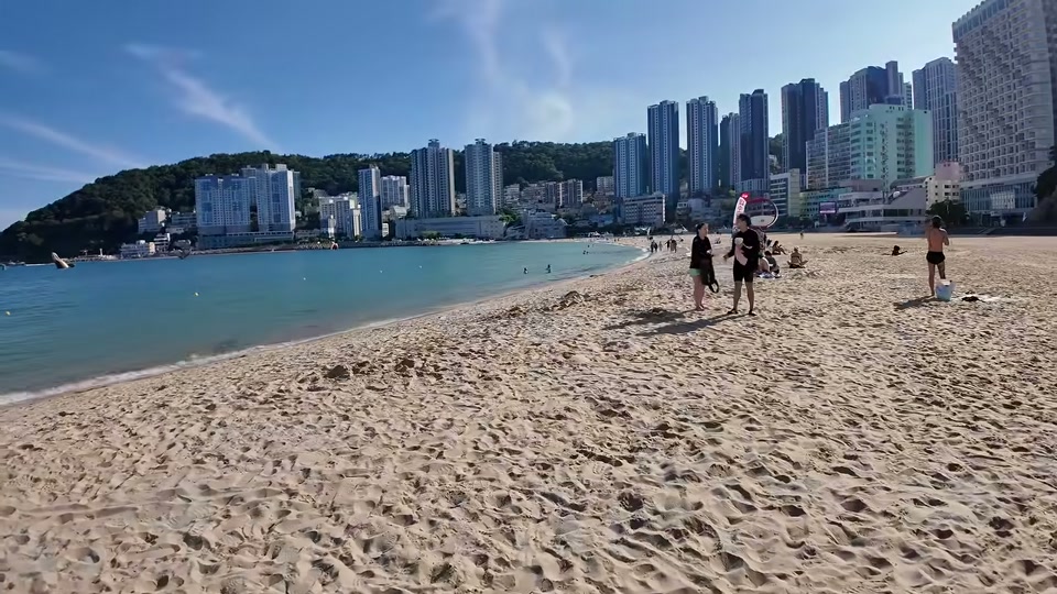 백사장에서 바라본 송도 바다