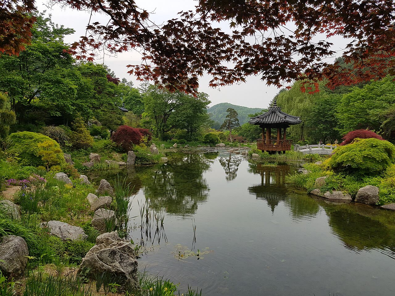 Lake in the Garden of Morning Calm.jpg · 영상과 별도 촬영된 대표 사진
